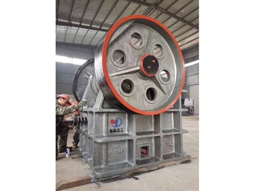 哪種材質(zhì)的顎破動(dòng)、定顎板更耐磨？破碎機(jī)廠家介紹